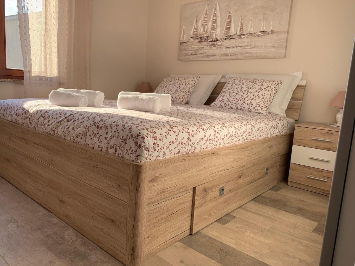 Family Friendly Apartments With A Swimming Pool Povljana, Pag - 244 Luaran gambar