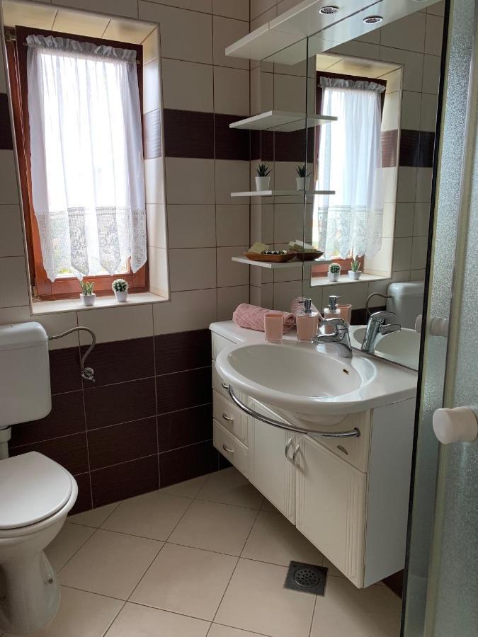 Family Friendly Apartments With A Swimming Pool Povljana, Pag - 244 Luaran gambar