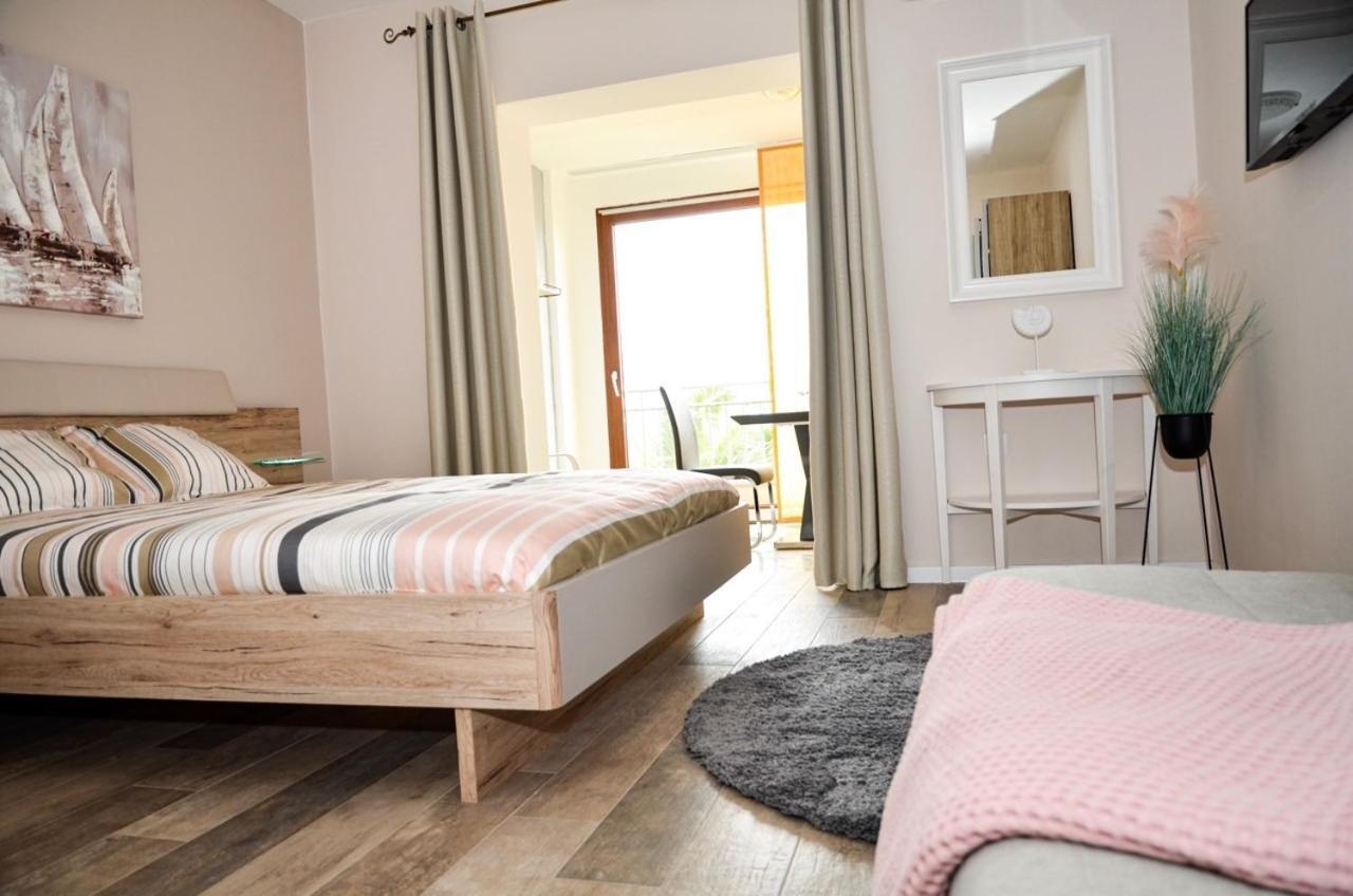 Family Friendly Apartments With A Swimming Pool Povljana, Pag - 244 Luaran gambar