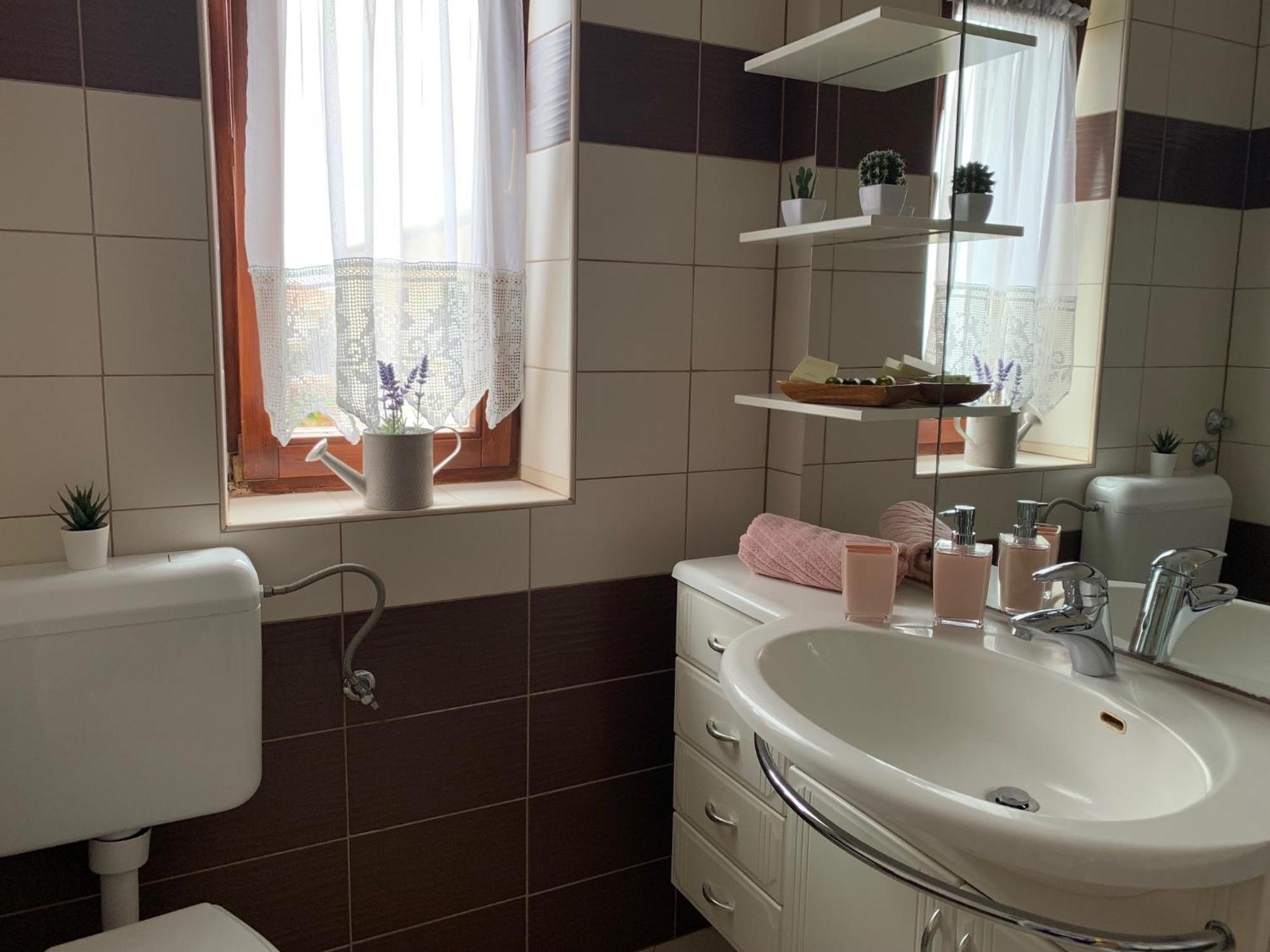 Family Friendly Apartments With A Swimming Pool Povljana, Pag - 244 Bilik gambar