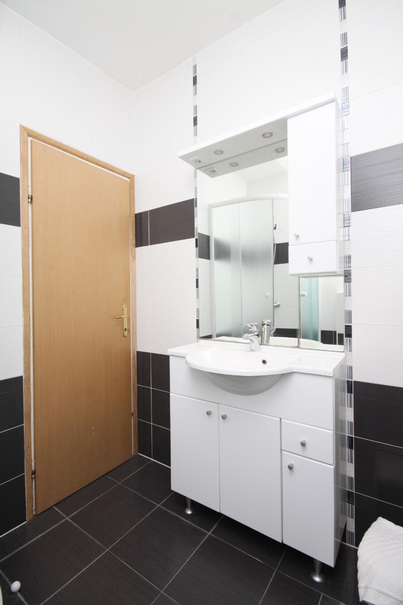 Family Friendly Apartments With A Swimming Pool Povljana, Pag - 244 Bilik gambar
