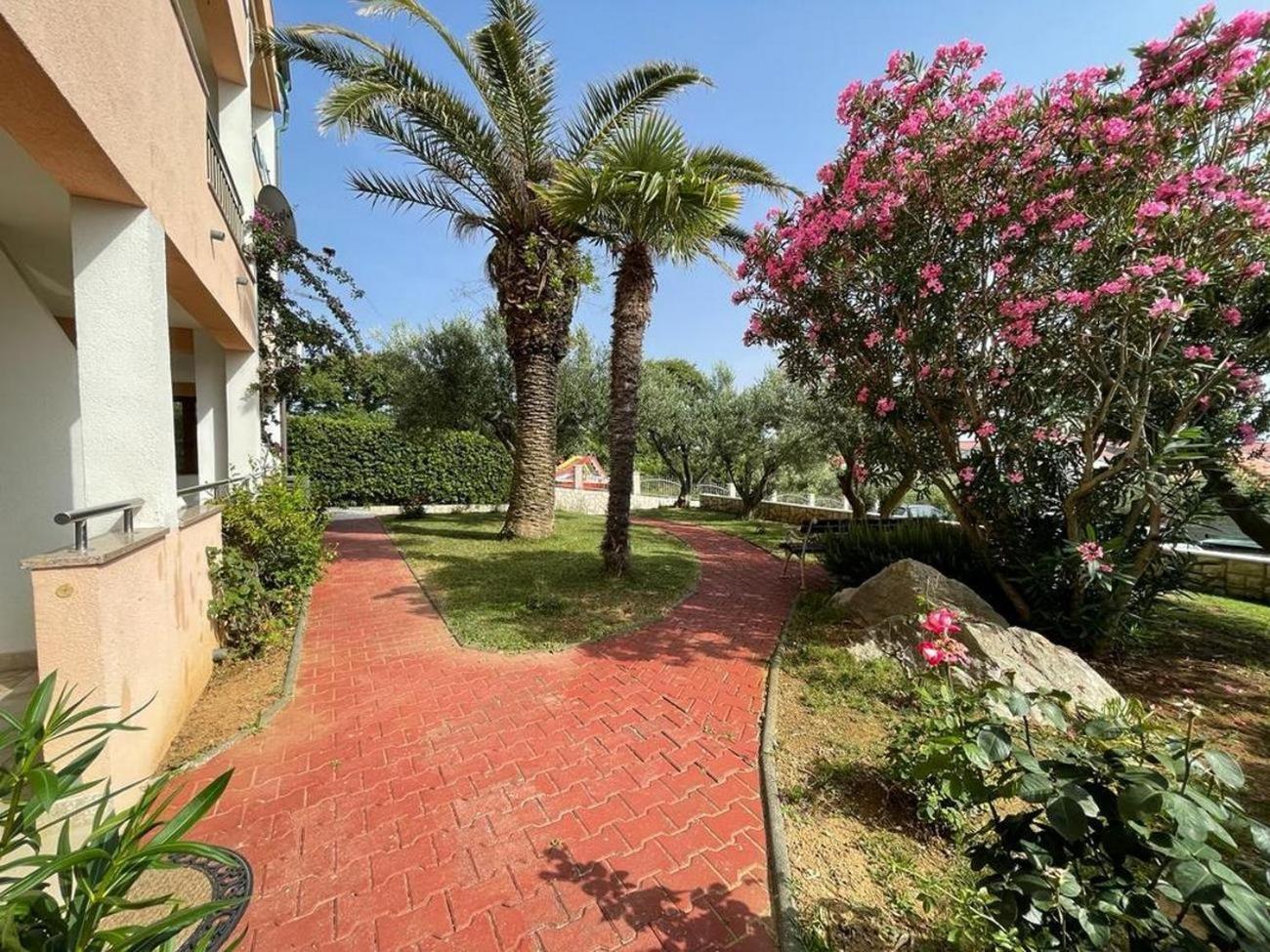 Family Friendly Apartments With A Swimming Pool Povljana, Pag - 244 Luaran gambar